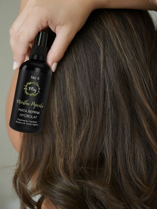 ✨ Víte, že hydroláty nejsou skvělé jen na pleť, ale i na vlasy? ✨ Dodávají jim svěžest, lesk, hydrataci a pomáhají při...